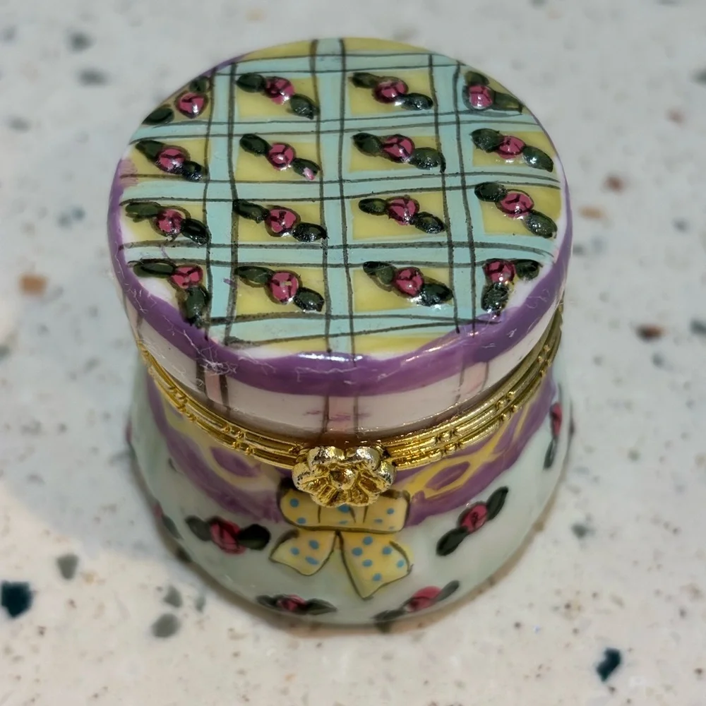 Decorative Porcelain Trinket Jewelry Ring Box with Floral‎ Design